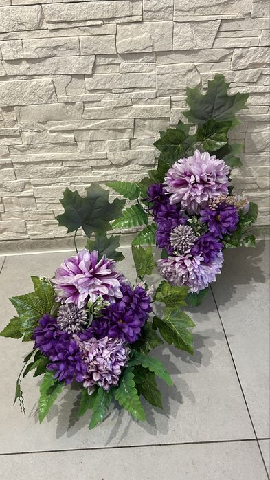 Kompozycja funeralna kwiaty na nagrobek pomnik grób