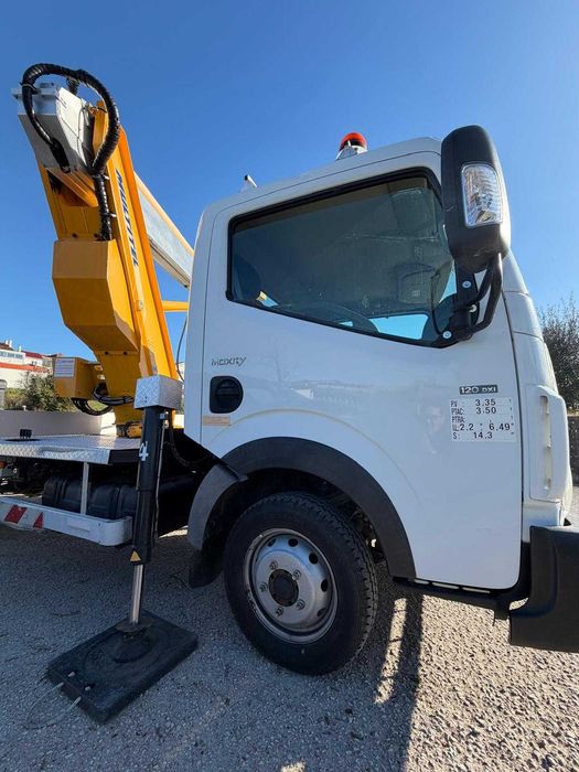 Alugo veiculo com plataforma de 20,20m Preço sob consulta