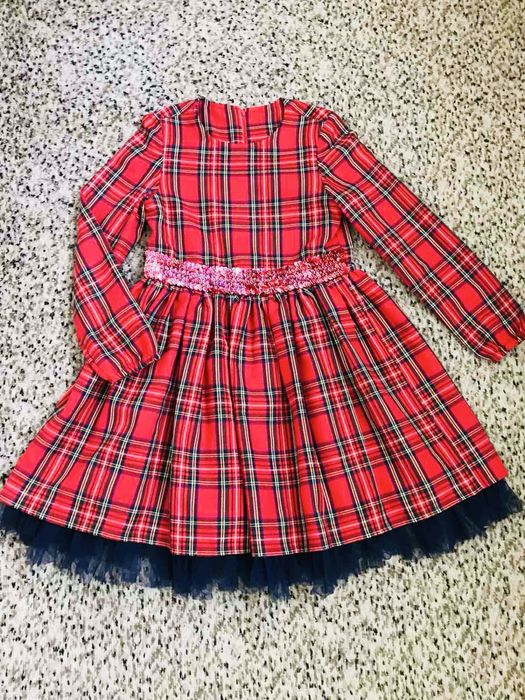 Красивое праздничное платье (размер 128 см)