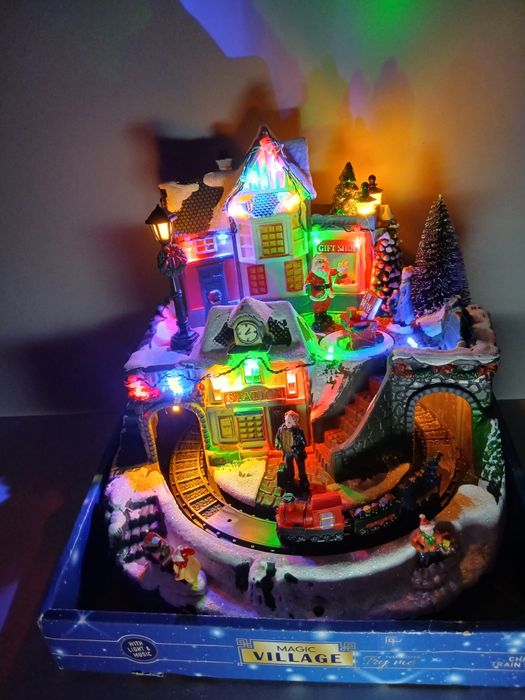 Новорічна інсталяція музична рухома новорічний декор санта потяг