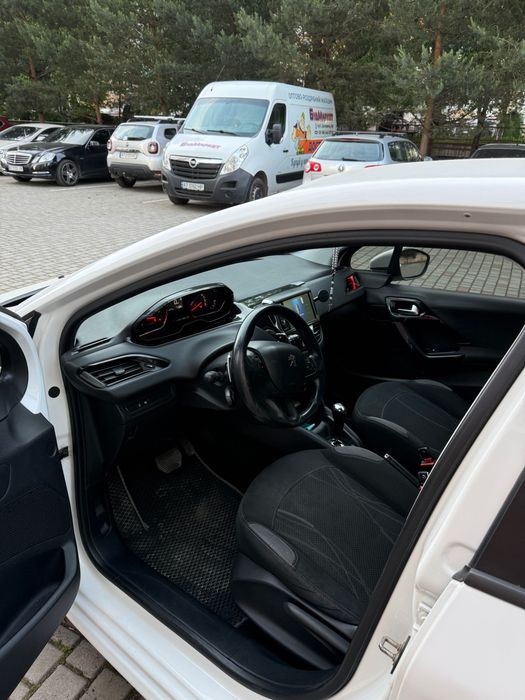 Продам Peugeot 208