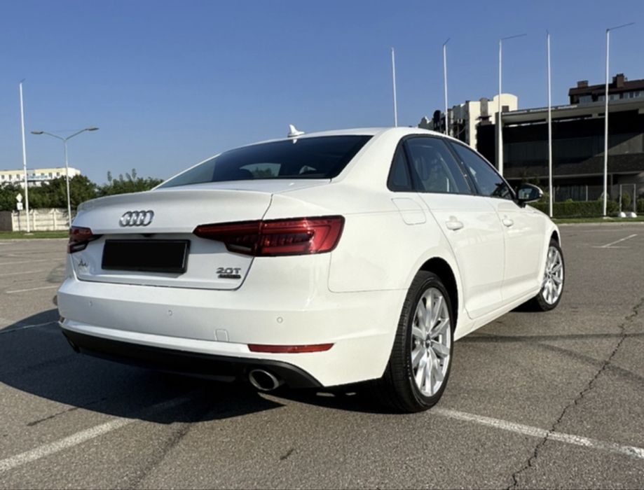 Автомобіль Audi A4