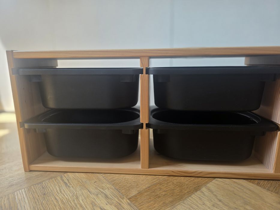 Szafka ścienna z pojemnikami Ikea Trofast