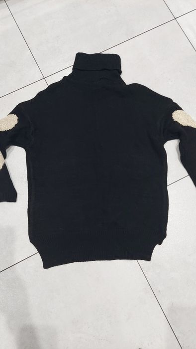 Golf, sweter czarny w złote serca