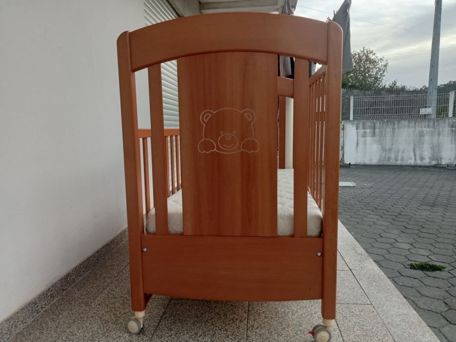 Cama de bebé de grades