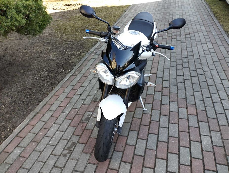 TRIUMPH STREET Triple 675 Rok 2010 Arrow