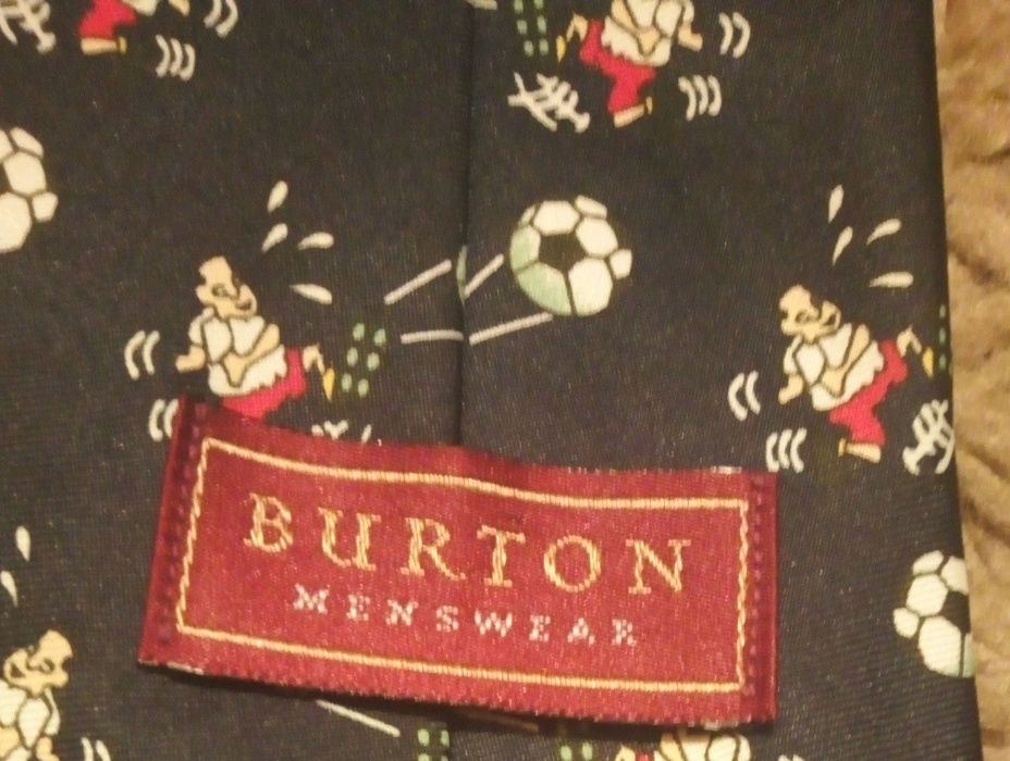 Granatowy krawat kibica - miłośnika piłki nożnej BURTON