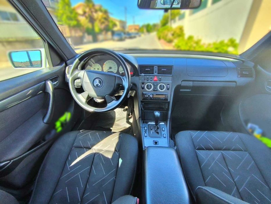 Mercedes-Benz C 250 — fotografia 8