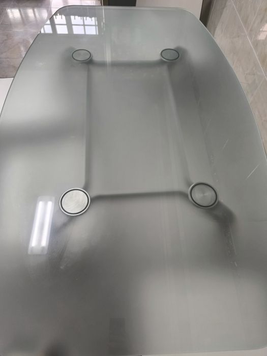 Mesa com tampo de vidro