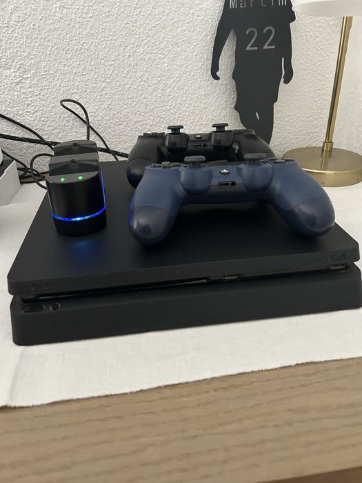 Playstation 4 , 2 comandos + Carregador para comandos