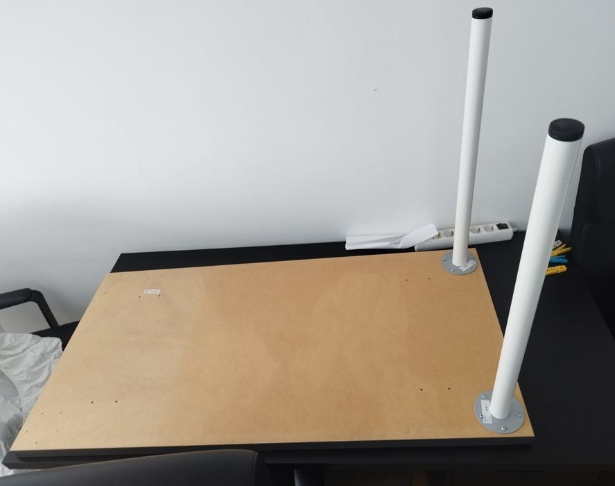 Secretária IKEA: LAGKAPTEN + Gavetas ALEX + 2 Pernas ADIL