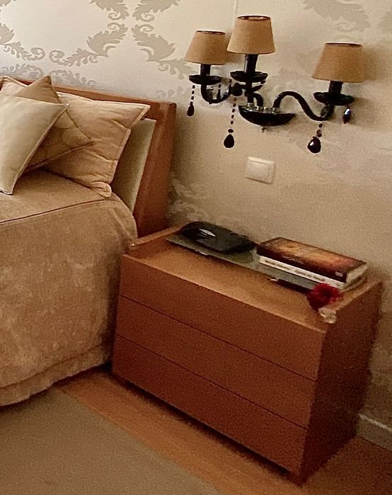 Mesinhas de cabeceira em carvalho francês