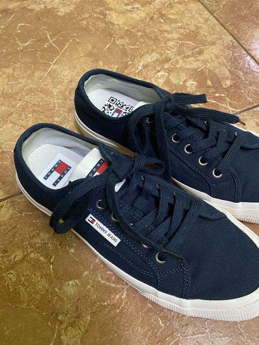 Чоловічі кеди від бренду TOMMY JEANS
