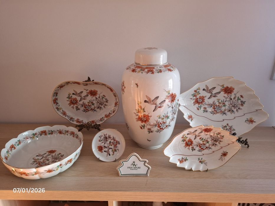 Diversas peças Vista Alegre Magnolia
