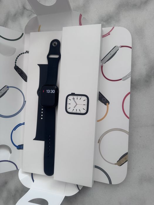 Apple Watch Series 7 (GPS + Cellular)
