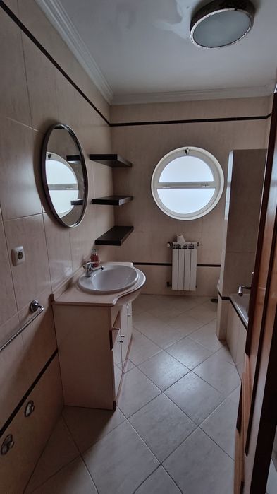 Apartamento T3+Sótão Mobilado para Arrendamento – Quinta da Cutileira, centro de Caldas da Rainha