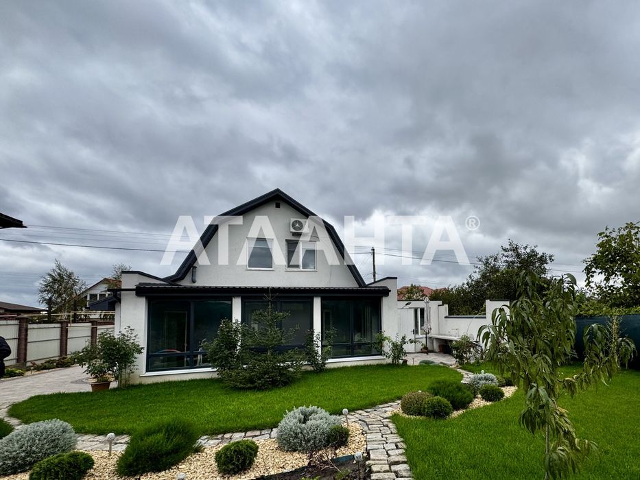 Современный уютный дом пригороде