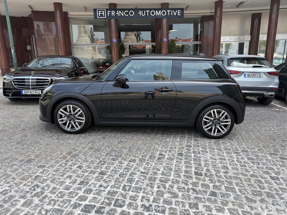 MINI 3-Door Cooper C Essential