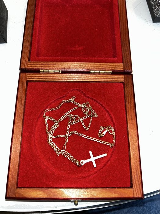 Złoty łańcuszek 585 z krzyzykiem