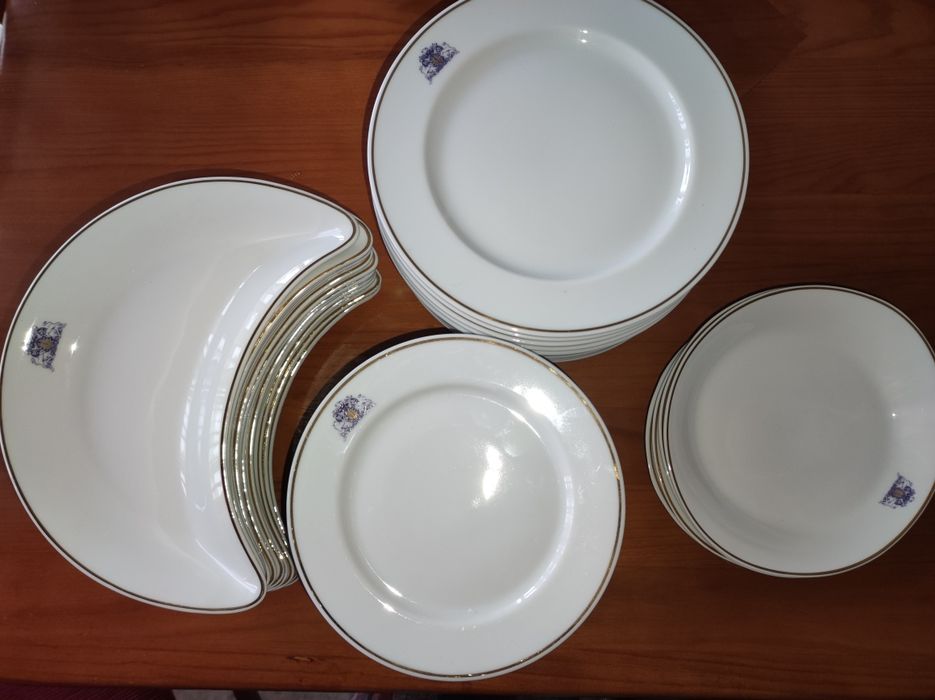 Davenport Dinnerware Set429086324378183681