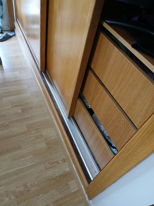 Portas de roupeiro e respectivas calhas