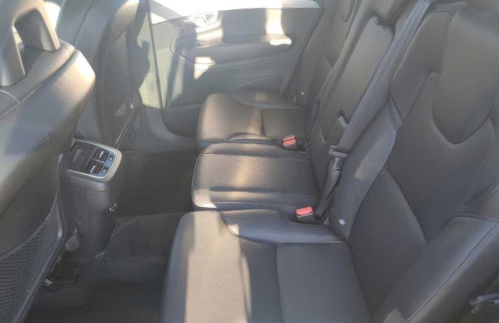 Volvo XC90 T5 Momentum 7-Passenger      2018