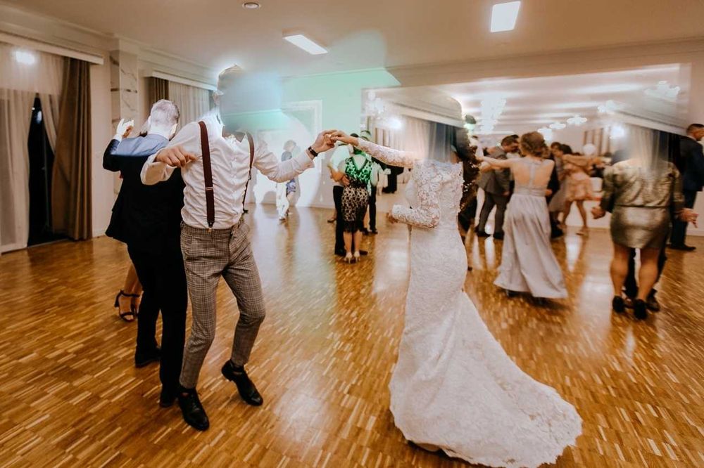 suknia ślubna r. M, długie rękawy, tren, przepiękna klasyka