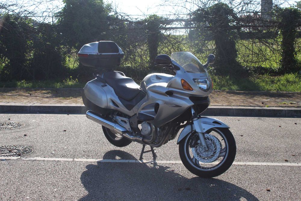Honda Deauville 650V (2005) – Apenas 36.000km