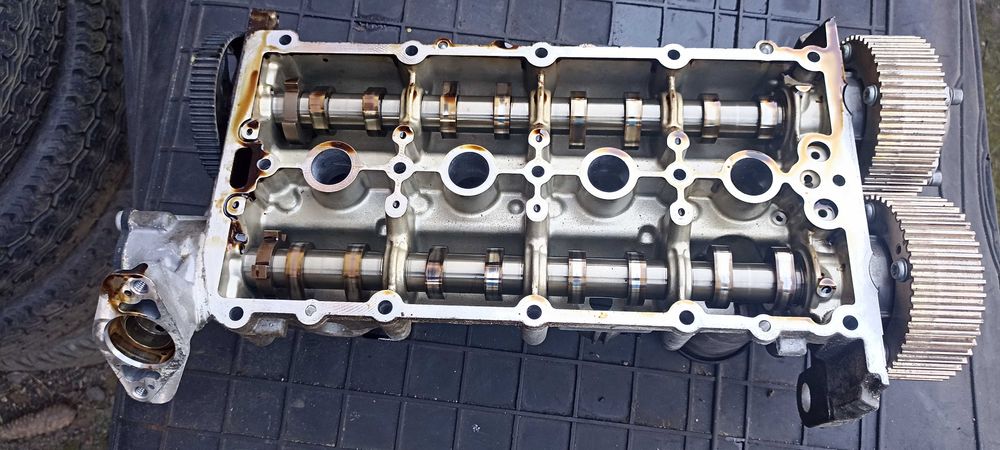 pokrywa zaworów wałki skoda octavia  1.4 tsi chp