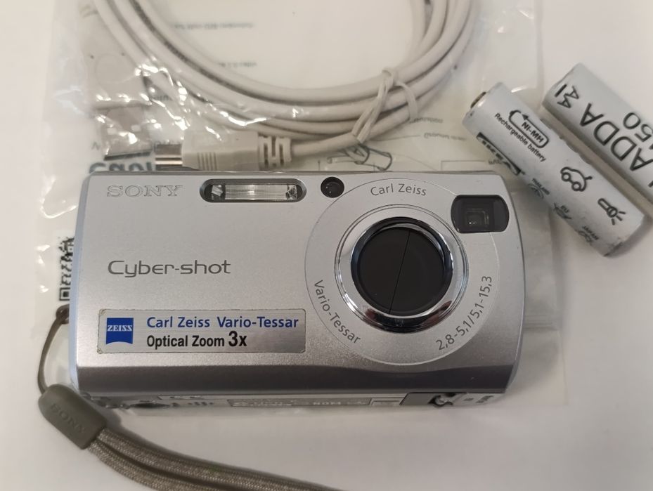 Aparat cyfrowy SONY Cyber-shot DSC-S40 4,1 mpx WIZJER ZEISS x3 na baterie vintage retro stary digital  y2k JAPAN metalowy kompaktowy CCD stan BDB