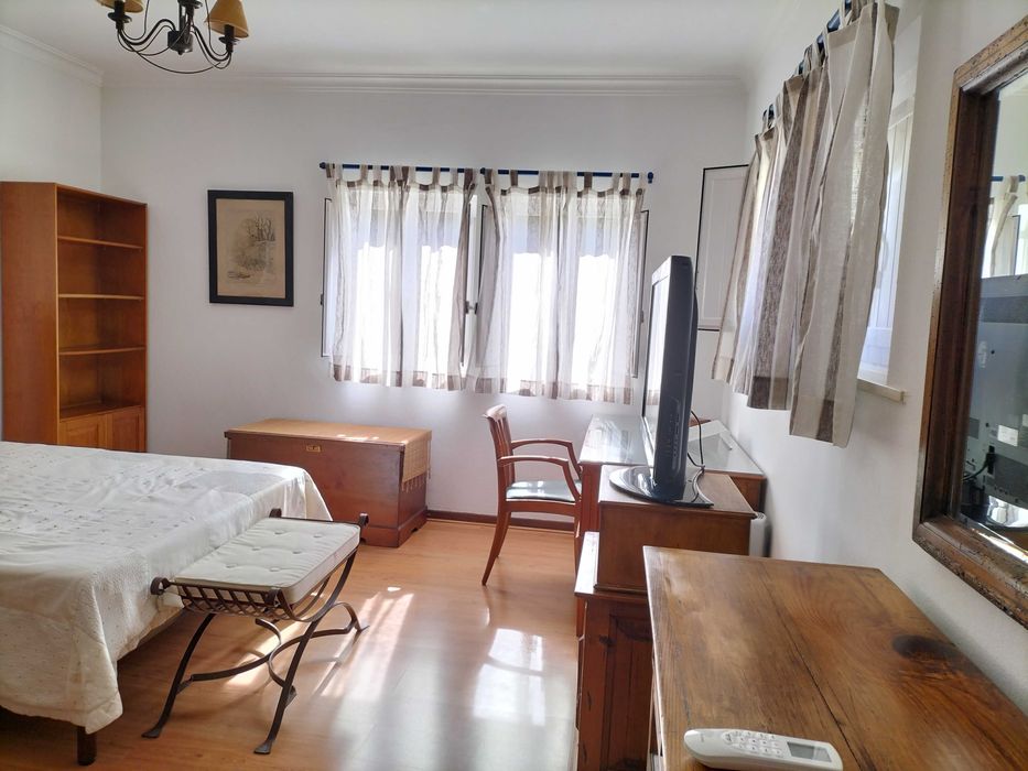 Quartos para alugar em moradia com jardim em Murches Cascais