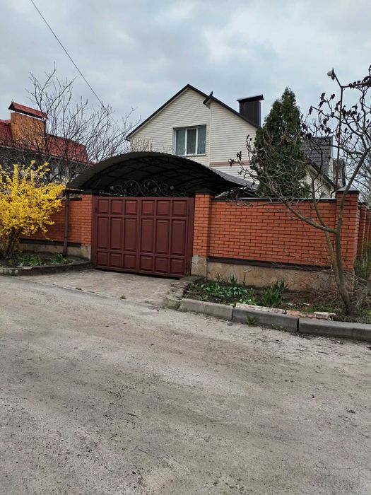 Продам 2-х эт. кирпичный дом (169219)