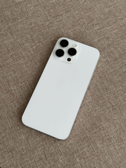 Продам IPhone 16 pro max білий
