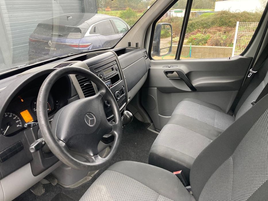 Mercedes sprinter com plataforma elevatória