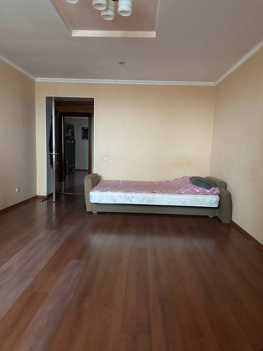 Оренда просторої двокімнатної каартири в новому будинку, Різдвяна