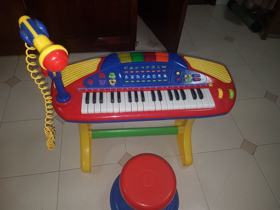 Piano multifuncões grande