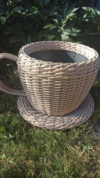 Кашпо з штучного ротангу