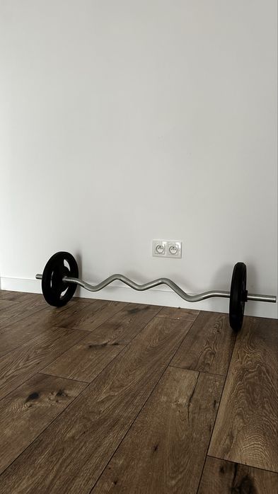 Sztanga łamana s obciązeniem