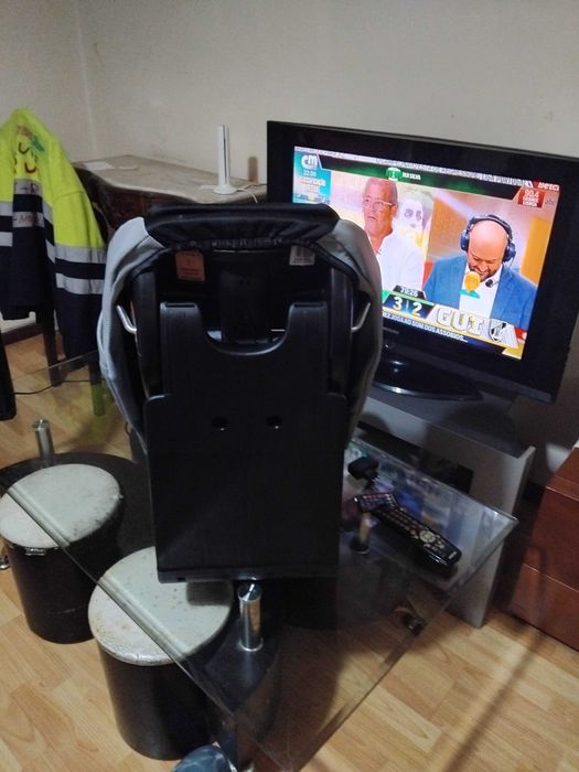 Cadeira de bebé  auto semi novas em bom preco para desocupar