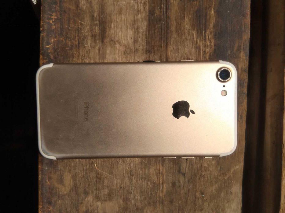 iPhone biało różowy