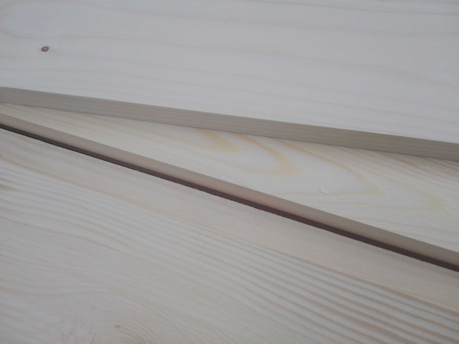 Nowa sztacheta świerkowa, heblowana