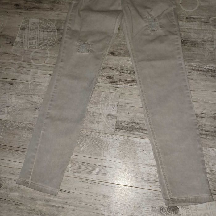 Tredy spodnie zgrabne i wygodne dla M/L