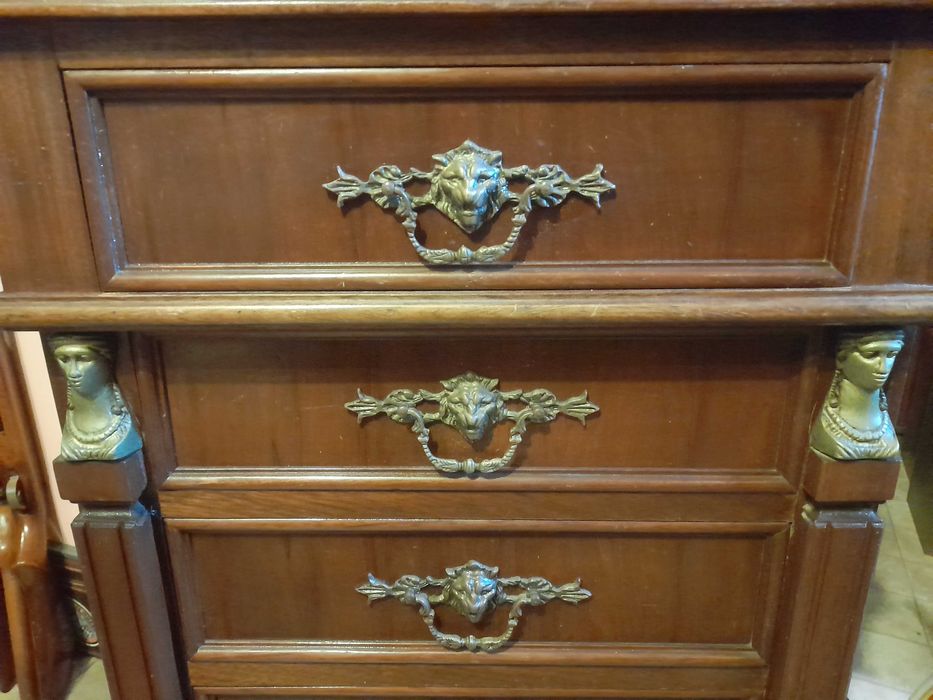 Movel Camiseiro com pés de  leão