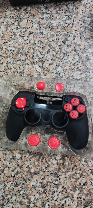 Case e grips para comando de PS4 (nunca usado)