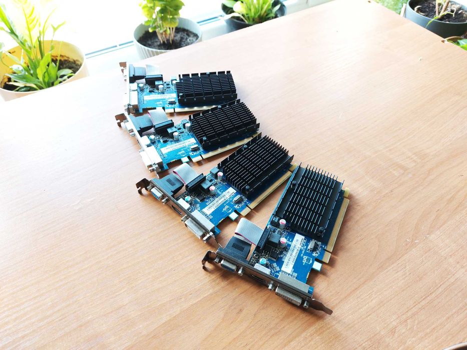 Karta graficzna Sapphire Radeon R5 230 1GB (zestaw 4 sztuk)