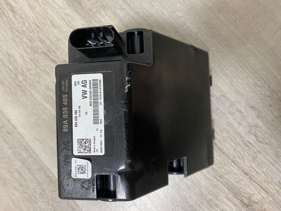 Q4 Блок динамик имитации шума двигателя 89A035465