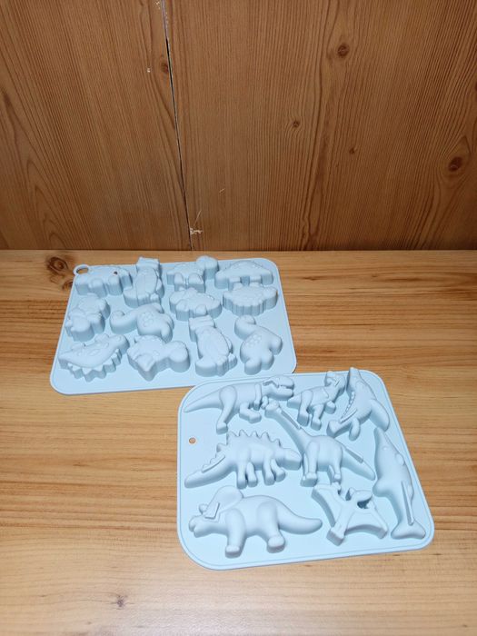 Silikonowe formy 2 sztuki dinozaury