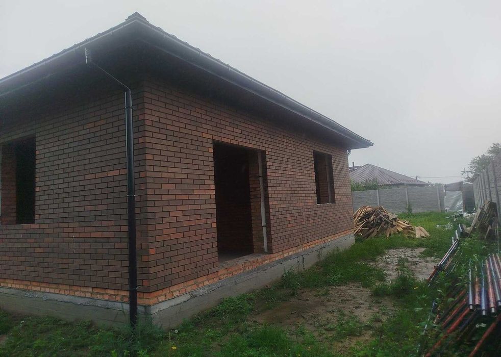 Продаж 1 поверхового будинку з ділянкою