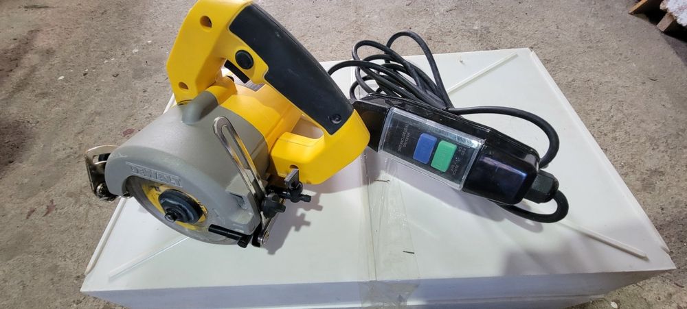 DeWALT DWC410 ручной плиткорез\220v\мокрый рез под 90 и 45
