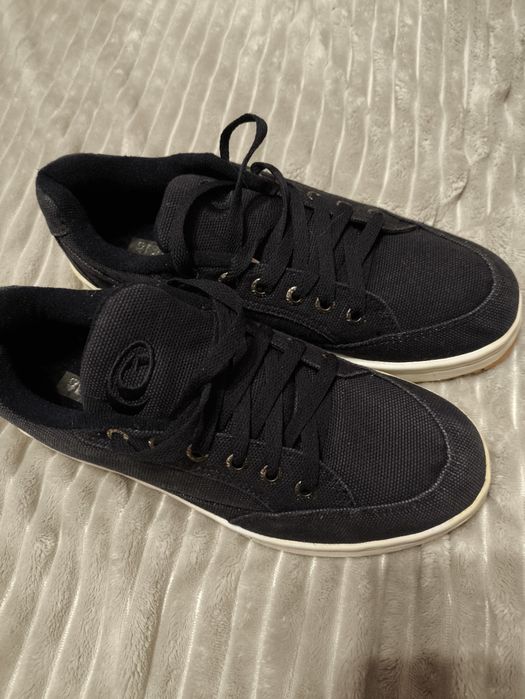 Кросівки , мокасіни